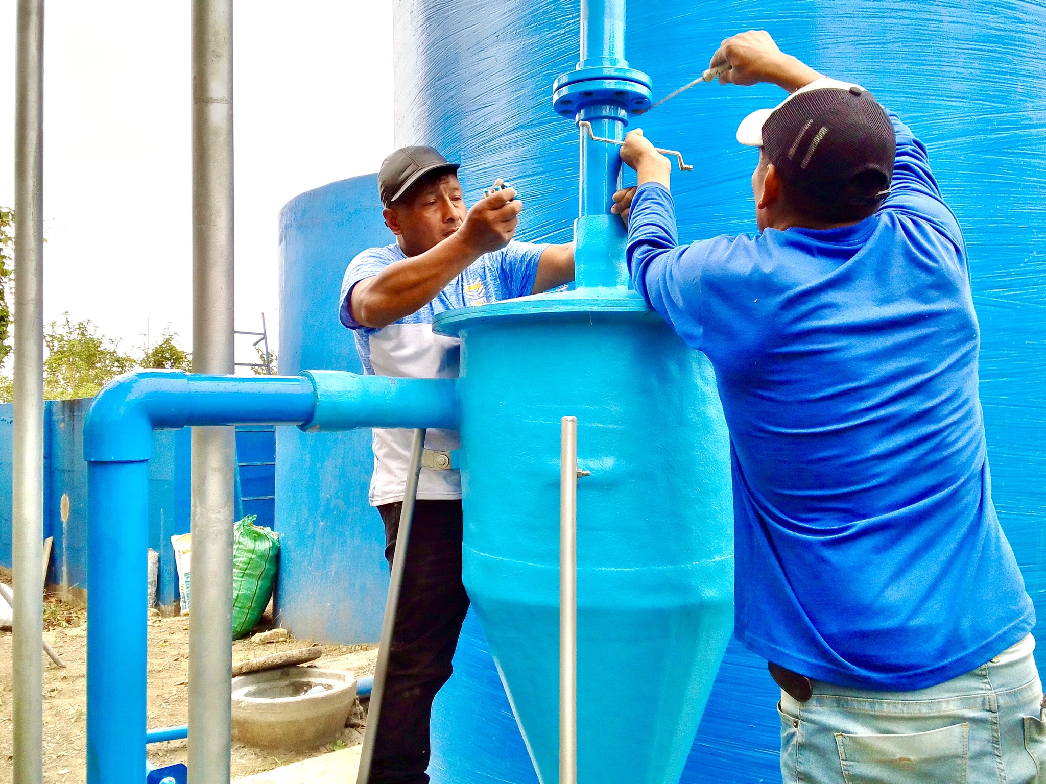 ¡GRANDES NOTICIAS PARA LA PARROQUIA CASCOL!  La Alcaldía Ciudadana del cantón Paján, a través de la Dirección de Agua Potable y Alcantarillado, ha concluido la instalación de un nuevo desarenador en nuestra Planta de Tratamiento de Agua Potable. Esta inversión crucial está destinada a elevar la calidad del agua en esta zona, impactando positivamente la salud y el bienestar de todos. Seguimos comprometidos en mejorar la calidad de vida de nuestras comunidades, apostando por un suministro de agua de calidad. ¡Estamos construyendo un futuro más saludable y próspero para todos! #TrabajandoPorNuestraComunidad