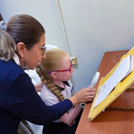 AYUDA A PERSONAS CON DISCAPACIDAD VISUAL