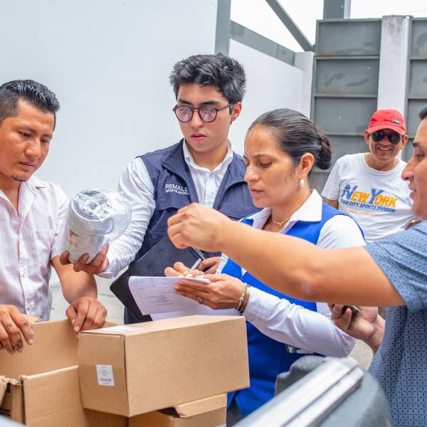 Reparación de la moto niveladora y la cargadora frontal del Equipo Caminero de la Alcaldía Ciudadana de Paján.